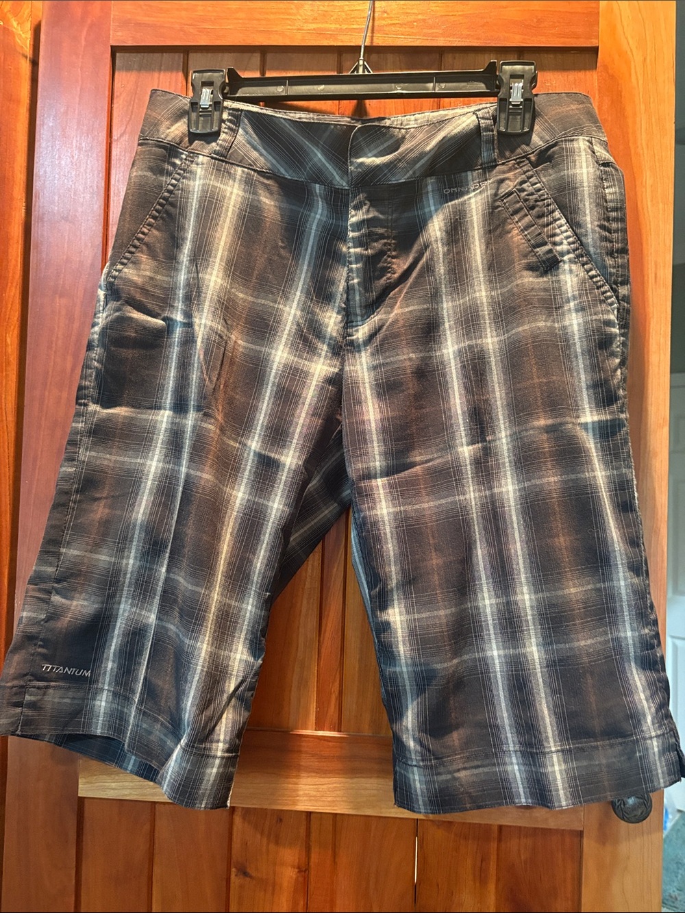 Columbia Women's Plaid Bermuda Shorts in Black/Charcoal - Titanium Fabric